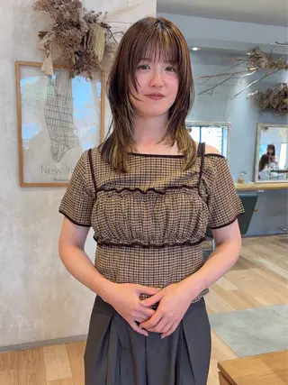 ミディアム カラー 吉原 由菜のヘアスタイル
