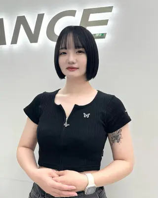 ショート カラー ヘアアレンジ 縮毛矯正🤍 ボブ/ HIKARIのヘアスタイル