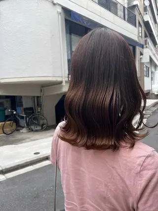 ミディアム カラー カジュアルを女っぽく 𝗮𝘆𝗮𝗰𝗼のヘアスタイル