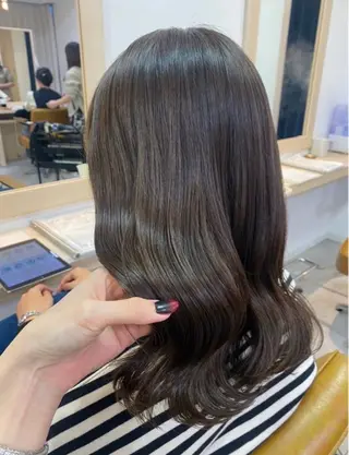 ロング カラー 伊藤 梨緒のヘアスタイル