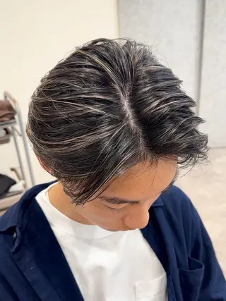 ショート メンズ 白髪ぼかしハイライト レイヤー川口 元気のヘアスタイル
