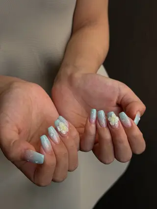 マツエク・マツパ with hues AYAのネイルデザイン