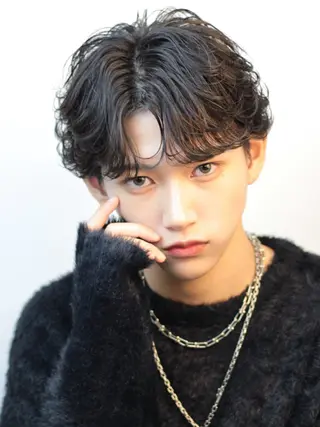 ミディアム カラー パーマ ヘアアレンジ メンズ 🔥ニュアンス フェザー小林海斗🔥のヘアスタイル