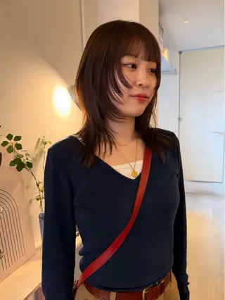 ミディアム カラー MIU/ルーツカラー 顔まわりレイヤーのヘアスタイル