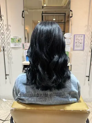 ミディアム 光虹 (ﾐﾅ)のヘアスタイル