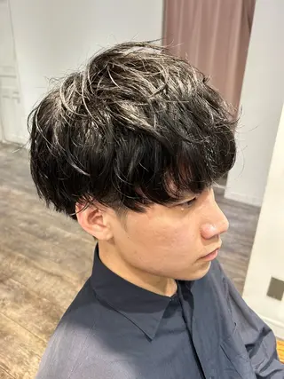メンズ ラウンドマッシュ/ フェザーショート大阪のヘアスタイル
