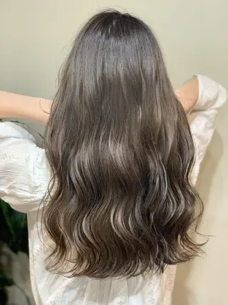 セミロング カラー ハイトーン得意😍 Lumiereのヘアスタイル