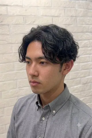 ミディアム メンズ 【メンズ特化】セン ターパート/保坂太一のヘアスタイル