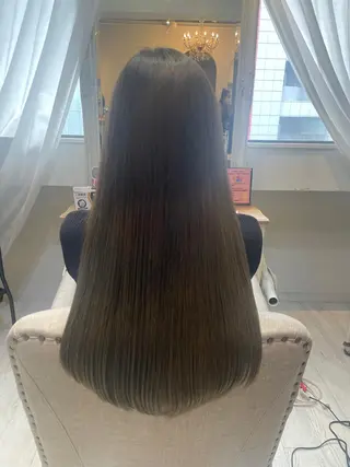 ロング カラー HATSUMEI 勅使瓦 祥のヘアスタイル