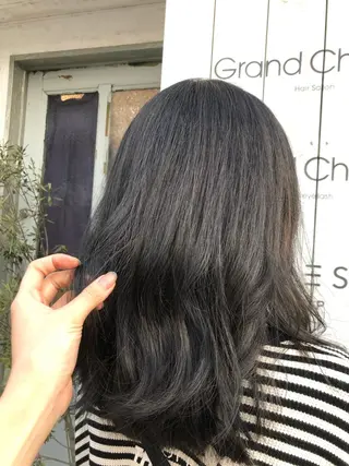 ミディアム カラー あだち ゆかのヘアスタイル