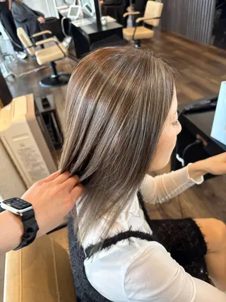 ミディアム カラー 村上 遼華のヘアスタイル