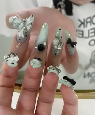 ネイル MINAMI໒꒱ Y2K、韓国ガーリーのネイルデザイン