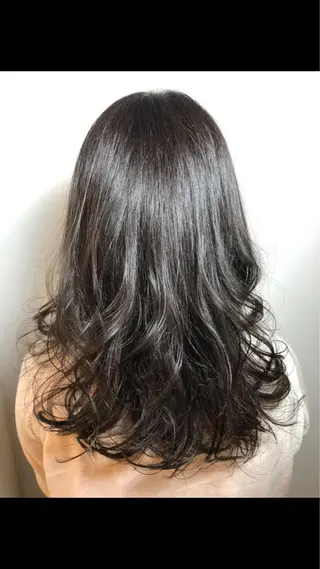 ロング カラー 山田 笑みのヘアスタイル