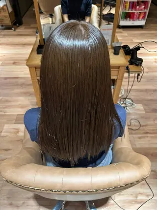 セミロング ブリーチ・カットモデ ル募集中🫧高口小春のヘアスタイル