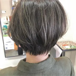 ショート カラー 小森 樹奈のヘアスタイル