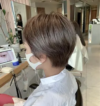 ショート 柔らか透け感カラー 🌿ムロヤリョウスケのヘアスタイル
