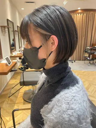 ショート 透明感オリーブ🫒/ ブリーチなしWカラーのヘアスタイル