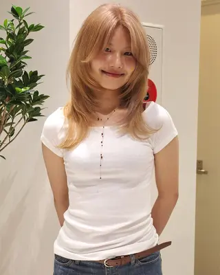 セミロング カラー (h)wim ウィムのヘアスタイル