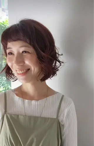 ショート パーマ 秋田弥生 /縮毛矯正/艶カラーのヘアスタイル