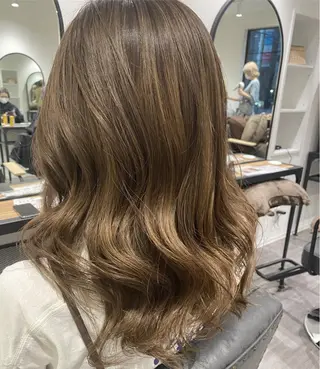 ミディアム トップスタイリスト/ アユミのヘアスタイル