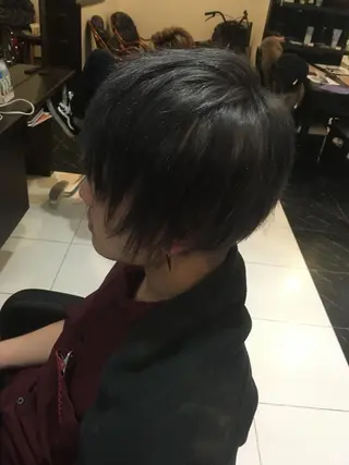 ショート カラー 白井 つづりのヘアスタイル