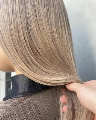 セミロング カラー ヘアアレンジ ブリーチダブルカラー 元町三宮/三ノ宮のヘアスタイル