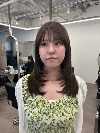 ミディアム カラー 渡辺 彩乃のヘアスタイル