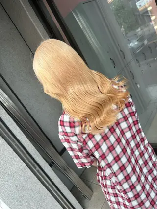 セミロング カラー ブリーチ特化🌈 MANATOのヘアスタイル