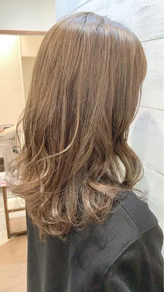 セミロング カラー 大人レイヤー×艶髪 小久保　春暁のヘアスタイル