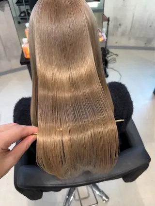 ロング _WHITE 高槻店 平野湧人　/髪質改善のヘアスタイル
