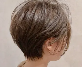ショート カラー 佐々岡 亮介のヘアスタイル