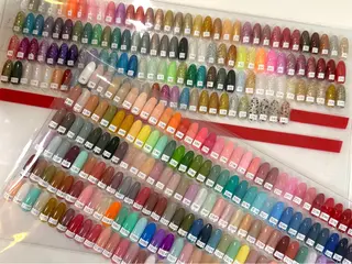 ネイル ルミエナリトリート MUKAEDAのネイルデザイン