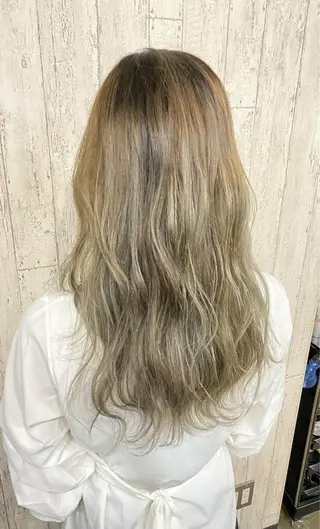 ロング カラー 勝河 怜楊のヘアスタイル