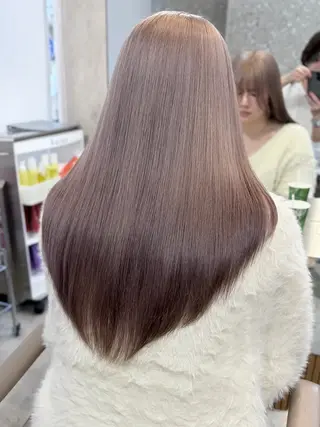 ロング 失敗しないハイトーン ミルクティーベージュのヘアスタイル
