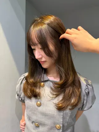 カラー hinaru .のヘアスタイル