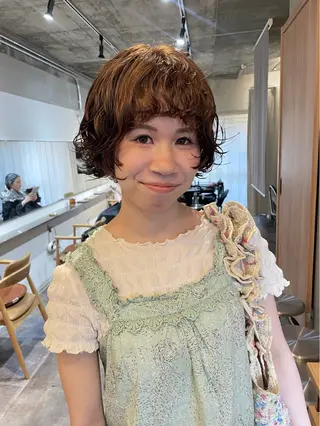 ショート カラー パーマ 土川 陽菜のヘアスタイル