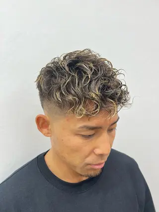 ショート パーマ メンズ 木下 紗綾のヘアスタイル