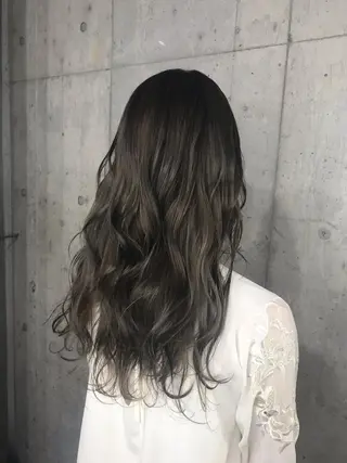 セミロング カラー パーマ ヘアアレンジ メンズ キッズ ネイル マツエク・マツパ サロンドミルク 渋谷高比良のヘアスタイル
