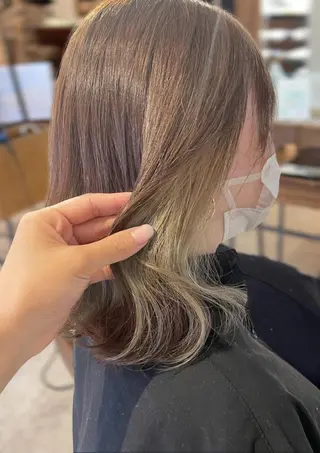 カラー ミディアム 中山 実優のヘアスタイル