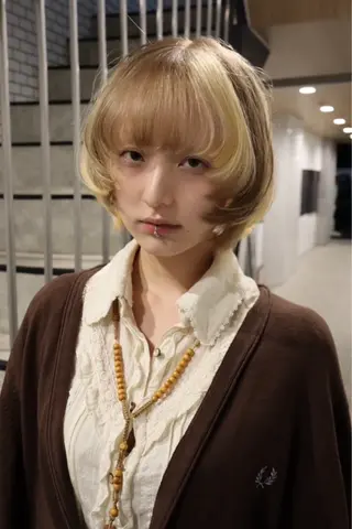 ショート カラー レイヤー/ブリーチ iwamiya岩見谷のヘアスタイル