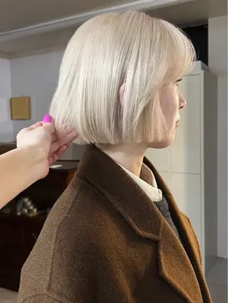 ミディアム カラー ハイトーン/デザイン 小林美咲のヘアスタイル