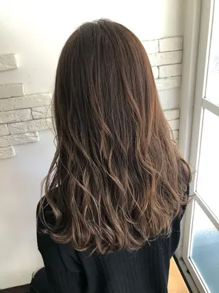 セミロング カラー 西村 有紗のヘアスタイル
