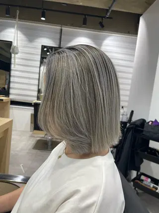 ショート カラー 白髪ぼかしハイライト バレイヤージュヤマトのヘアスタイル