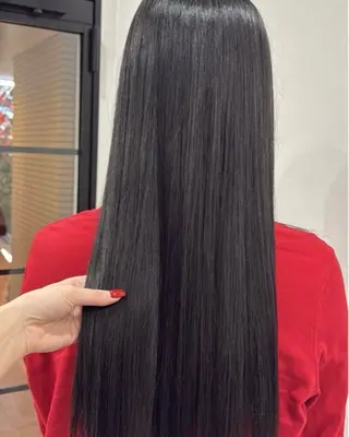 ロング ニシザカ マナのヘアスタイル