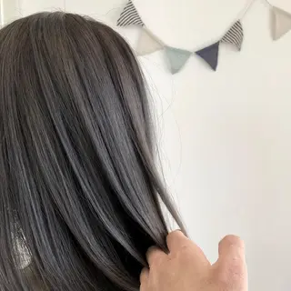 ショート カラー 齋藤 佳以のヘアスタイル