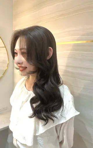 ロング カラー ヘアアレンジ 🌿巴結生🌱大宮 ミルクティーベージュのヘアスタイル