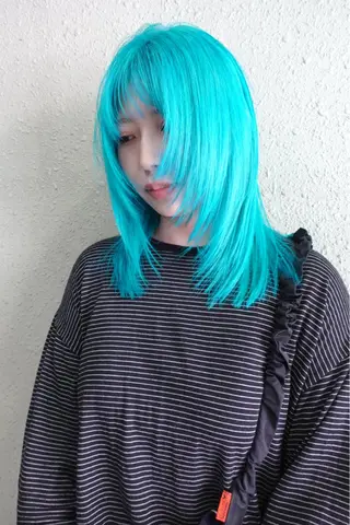セミロング カラー 🐬レイヤーカット⛓ ブリーチMINAMIのヘアスタイル