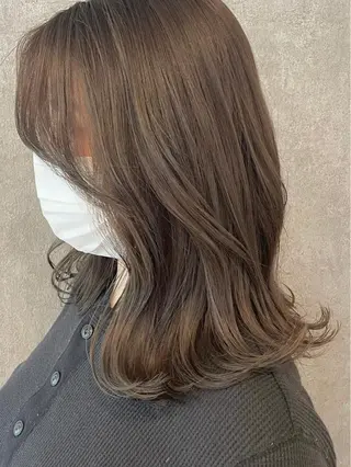 ミディアム カラー TRENCH 相澤 果歩のヘアスタイル