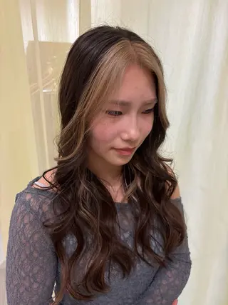 カラー shiozaki izumiのヘアスタイル