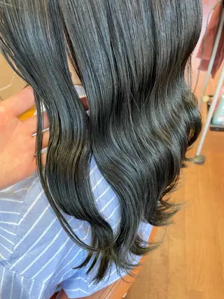 カラー Vyuha ビューハのヘアスタイル